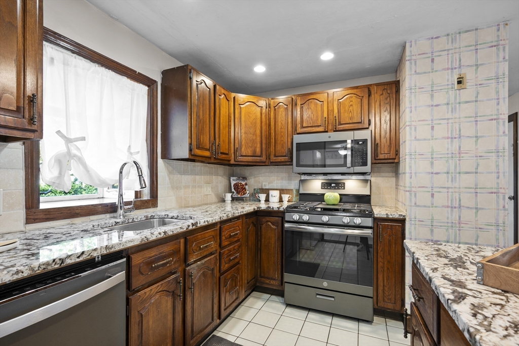 12 Catalina Road Lynn, MA 01905 - Photo 11 of 37 Gallery Image 11