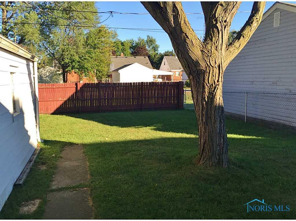 3564 Bellevue Road Toledo, OH 43613 - Photo 16 of 17 Yard/Garden.
