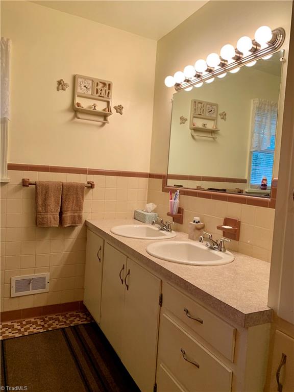 490 Calvin Sowers Road Lexington, NC 27295 - Photo 6 of 8 Gallery Image 6