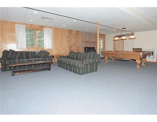 264 Roupe Road Eighty Four, PA 15330 - Photo 14 of 18 Den/Family/Great Room.