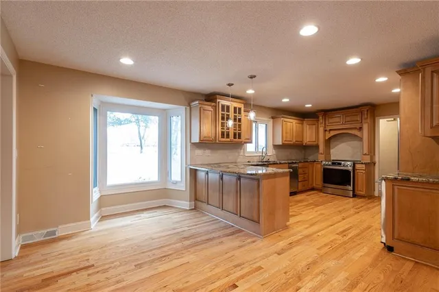 $625,000 | 10821 Milton Thompson Road, Lake Lotawana, MO 64086