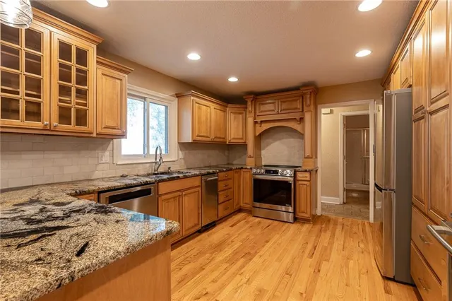 $625,000 | 10821 Milton Thompson Road, Lake Lotawana, MO 64086