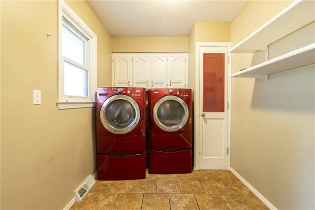 $625,000 | 10821 Milton Thompson Road, Lake Lotawana, MO 64086