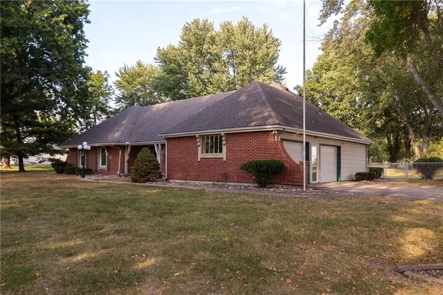 $625,000 | 10821 Milton Thompson Road, Lake Lotawana, MO 64086