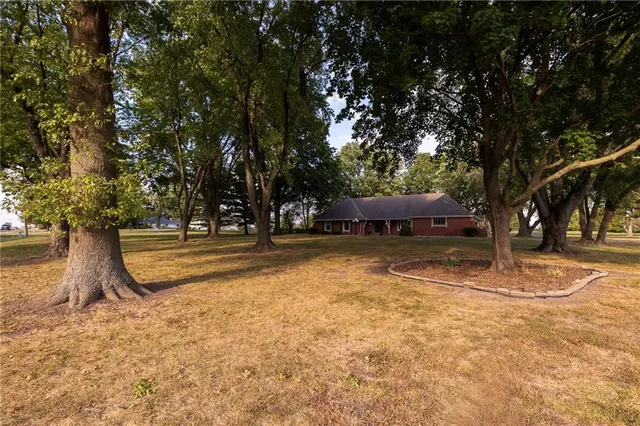 $625,000 | 10821 Milton Thompson Road, Lake Lotawana, MO 64086