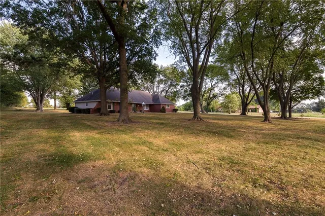 $625,000 | 10821 Milton Thompson Road, Lake Lotawana, MO 64086