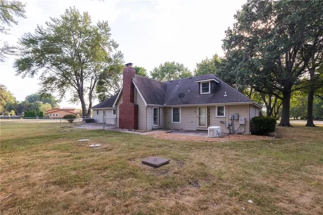 $625,000 | 10821 Milton Thompson Road, Lake Lotawana, MO 64086