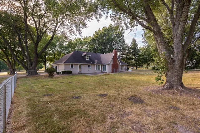 $625,000 | 10821 Milton Thompson Road, Lake Lotawana, MO 64086