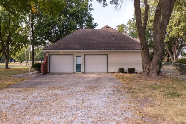 $625,000 | 10821 Milton Thompson Road, Lake Lotawana, MO 64086