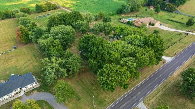 $625,000 | 10821 Milton Thompson Road, Lake Lotawana, MO 64086