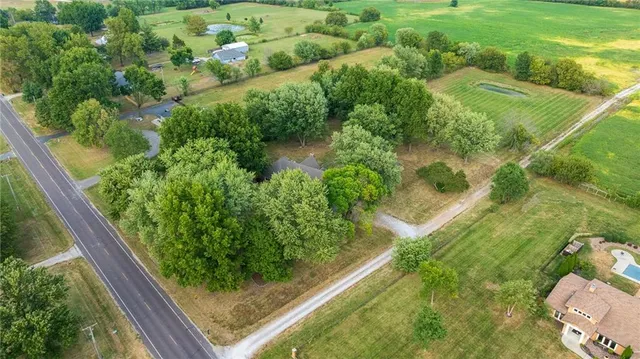 $625,000 | 10821 Milton Thompson Road, Lake Lotawana, MO 64086