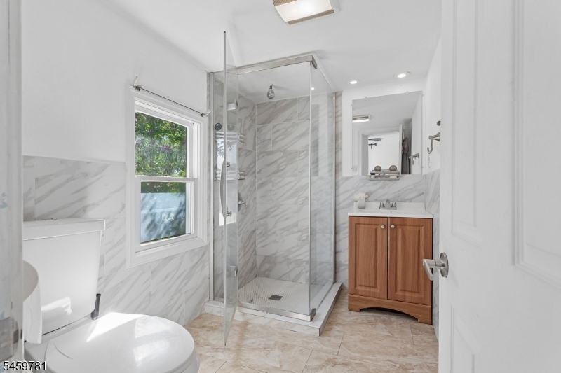 22 Sturgis Road Edison, NJ 08817 - Photo 16 of 19 Gallery Image 16