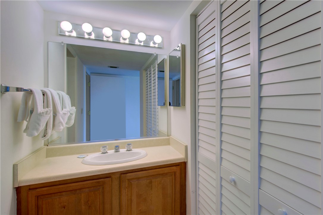 201 Neptune Road, Unit 157 St. Simons Island, GA 31522 - Photo 16 of 29 Primary bathroom