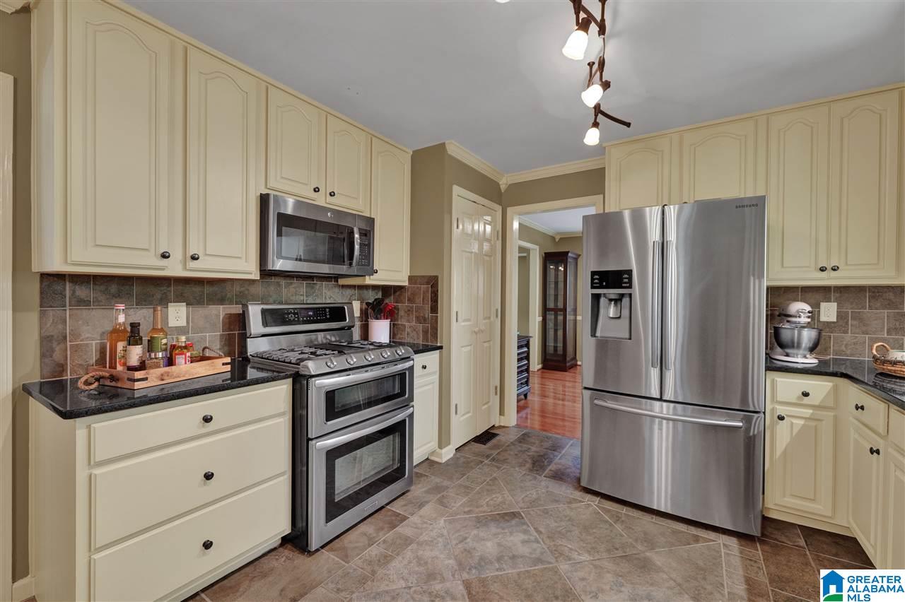 5021 Kerry Downs Road Birmingham, AL 35242 - Photo 2 of 32