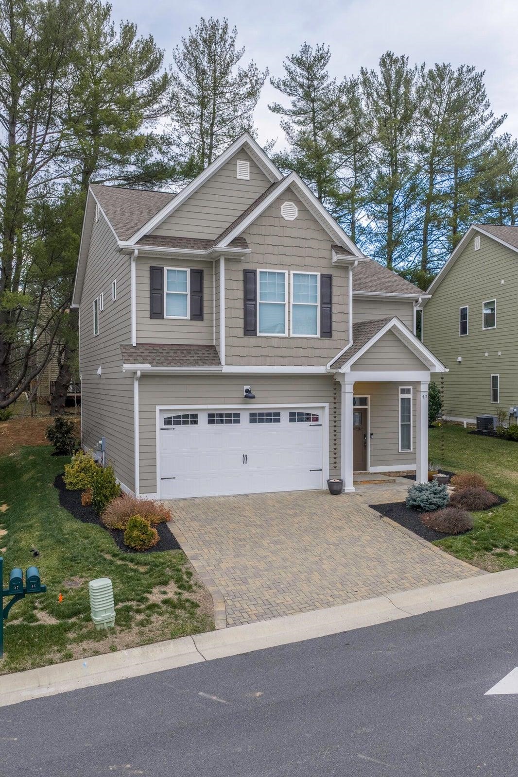 47 Chamberlain Loop Lexington, VA 24450 - Photo 2 of 47 Nearby to Washington & Lee and VMI campuses.