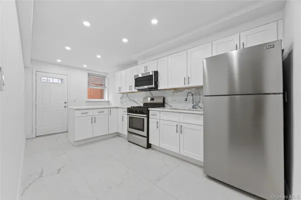 $829,000 | 3121 Mickle Avenue | Baychester