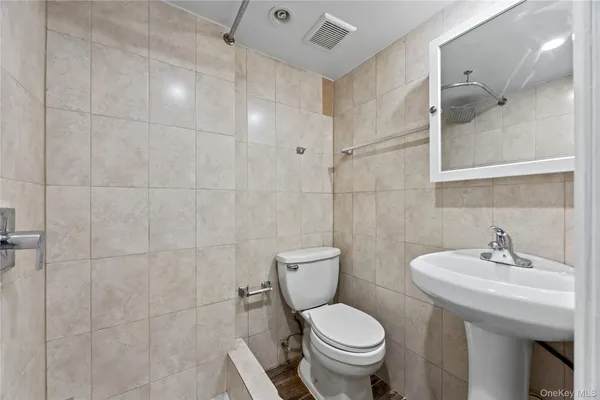 $829,000 | 3121 Mickle Avenue | Baychester