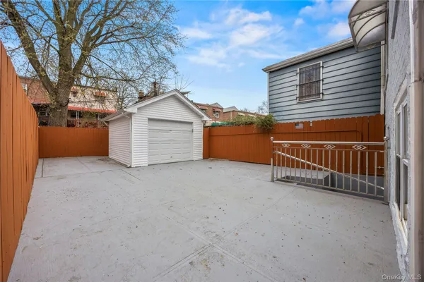 $829,000 | 3121 Mickle Avenue | Baychester