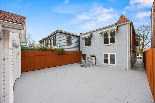 $829,000 | 3121 Mickle Avenue | Baychester