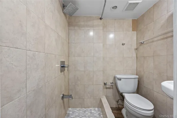 $829,000 | 3121 Mickle Avenue | Baychester