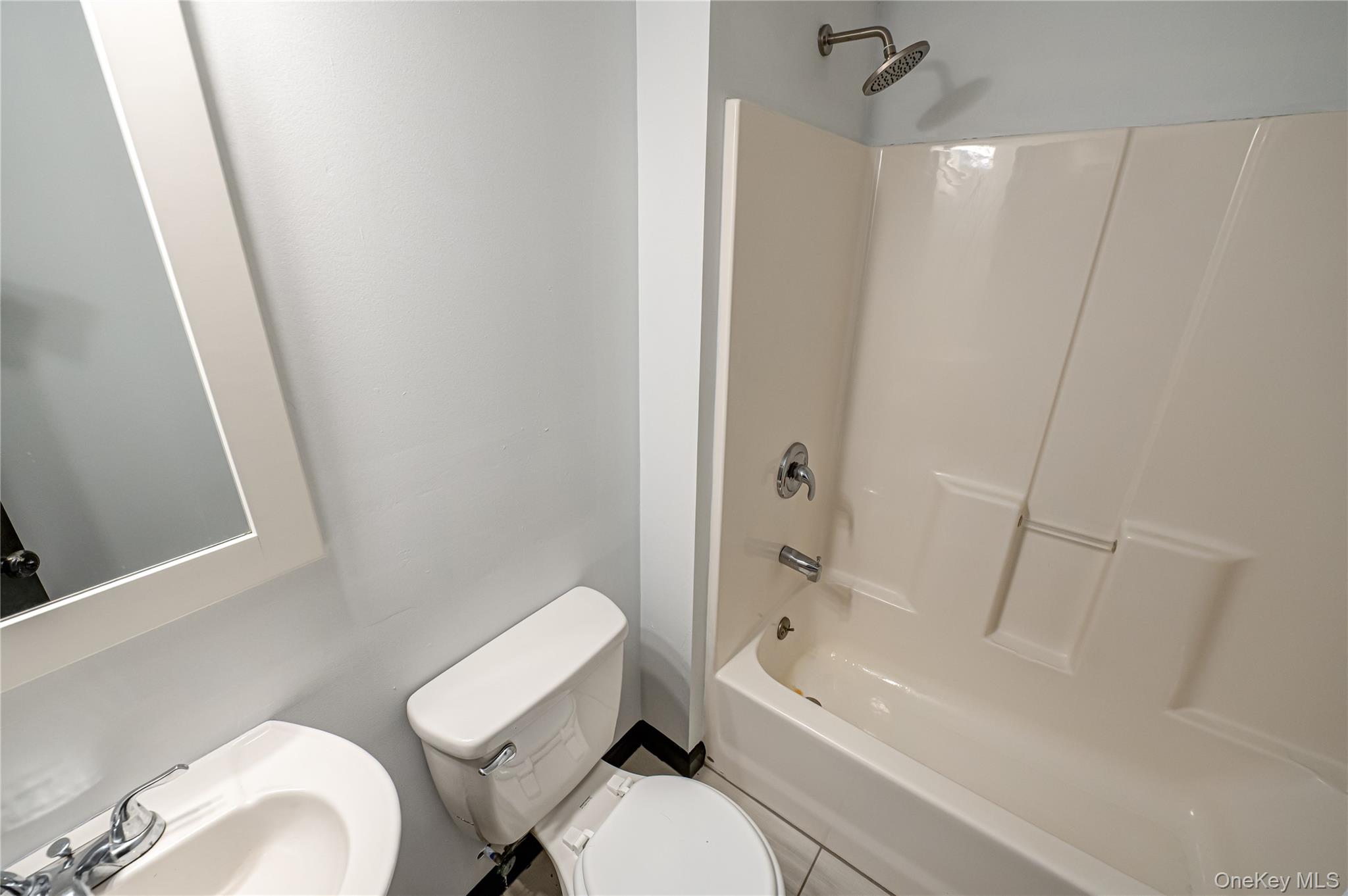 39 Lynncliff Road Hampton Bays, NY 11946 - Photo 12 of 34 Bathroom with toilet and shower combination