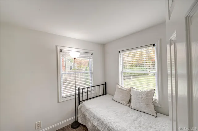 $875,000 | 39 Lynncliff Road, Hampton Bays, NY 11946