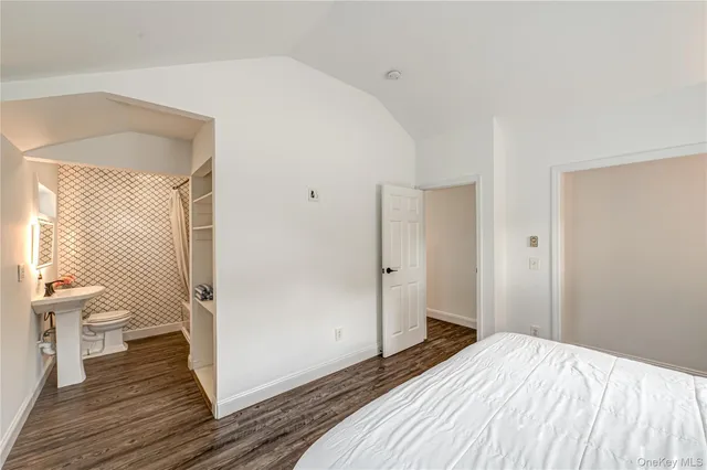 $875,000 | 39 Lynncliff Road, Hampton Bays, NY 11946