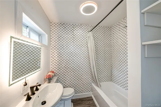 $875,000 | 39 Lynncliff Road, Hampton Bays, NY 11946