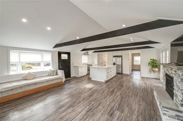 $875,000 | 39 Lynncliff Road, Hampton Bays, NY 11946