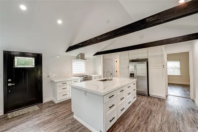 $875,000 | 39 Lynncliff Road, Hampton Bays, NY 11946