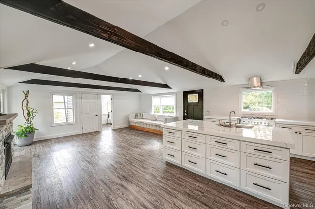 $875,000 | 39 Lynncliff Road, Hampton Bays, NY 11946