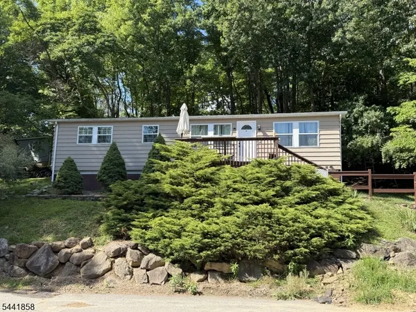 $295,000 | 54 Northwood Drive, High Bridge, NJ 08829