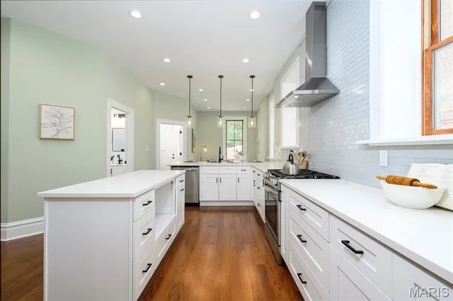 $370,000 | 3435 Oregon Avenue, St. Louis, MO 63118