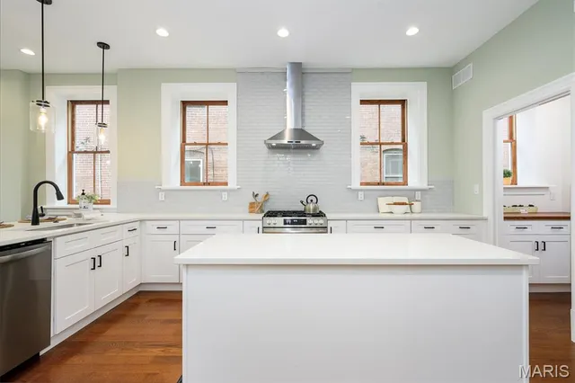 $370,000 | 3435 Oregon Avenue, St. Louis, MO 63118