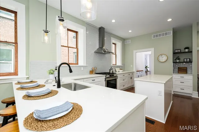 $370,000 | 3435 Oregon Avenue, St. Louis, MO 63118