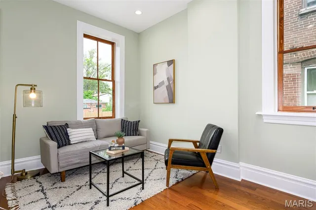 $370,000 | 3435 Oregon Avenue, St. Louis, MO 63118