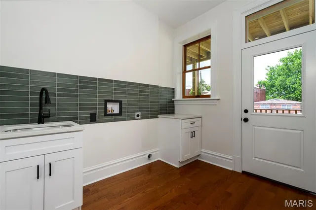 $370,000 | 3435 Oregon Avenue, St. Louis, MO 63118