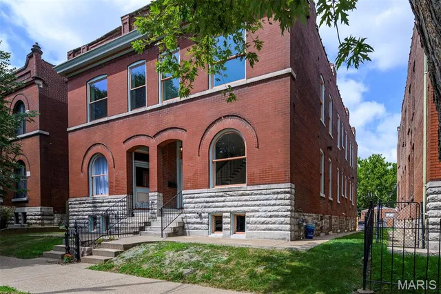 $370,000 | 3435 Oregon Avenue, St. Louis, MO 63118