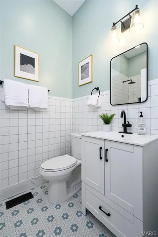 $370,000 | 3435 Oregon Avenue, St. Louis, MO 63118