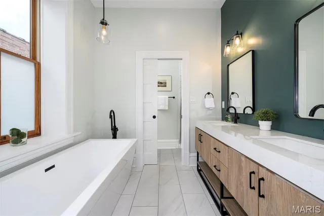 $370,000 | 3435 Oregon Avenue, St. Louis, MO 63118