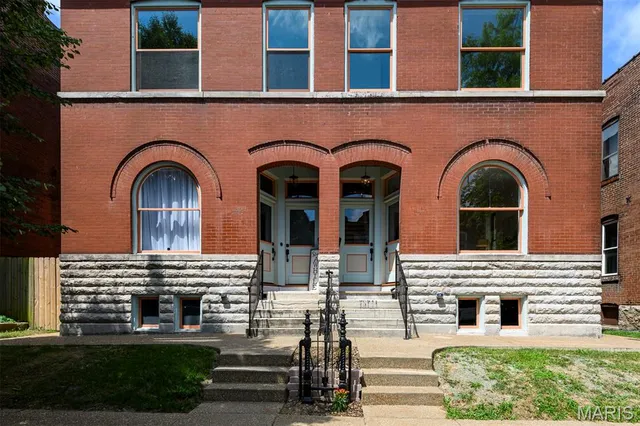 $370,000 | 3435 Oregon Avenue, St. Louis, MO 63118