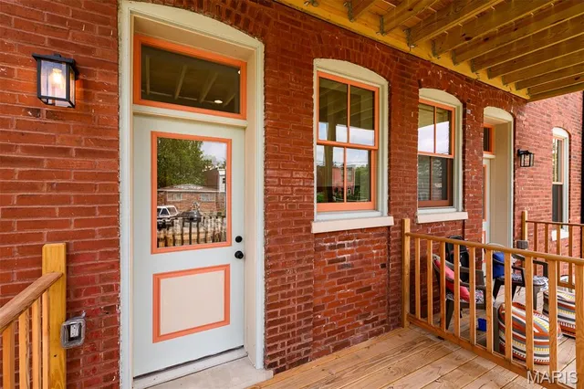 $370,000 | 3435 Oregon Avenue, St. Louis, MO 63118