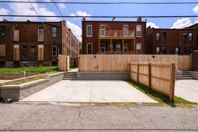 $370,000 | 3435 Oregon Avenue, St. Louis, MO 63118