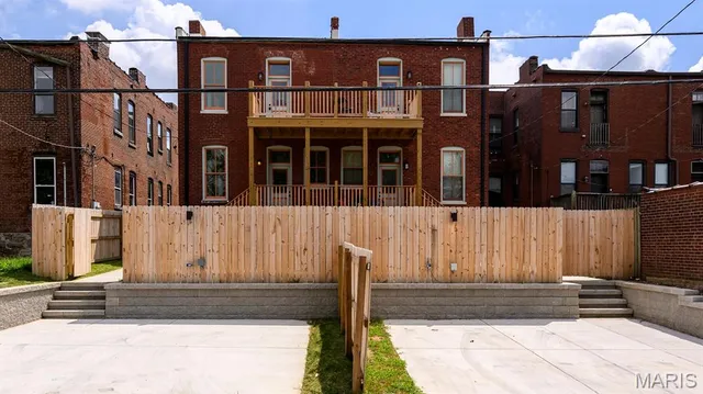 $370,000 | 3435 Oregon Avenue, St. Louis, MO 63118