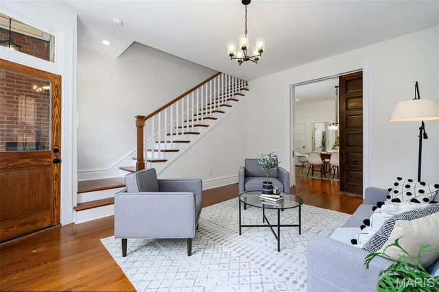 $370,000 | 3435 Oregon Avenue, St. Louis, MO 63118