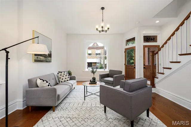 $370,000 | 3435 Oregon Avenue, St. Louis, MO 63118