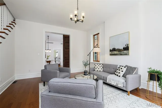 $370,000 | 3435 Oregon Avenue, St. Louis, MO 63118