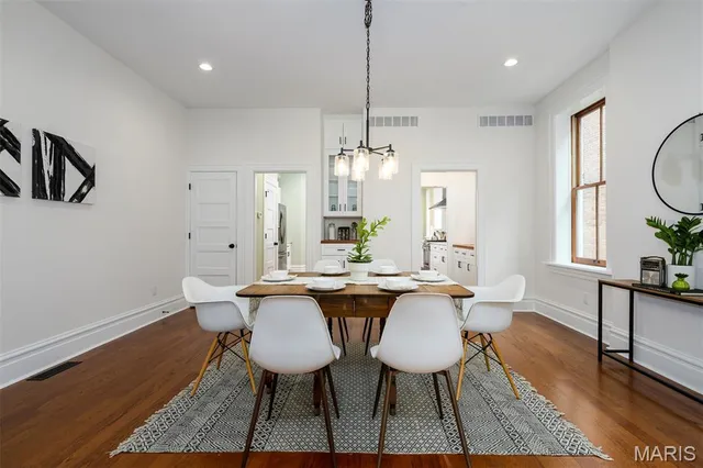 $370,000 | 3435 Oregon Avenue, St. Louis, MO 63118