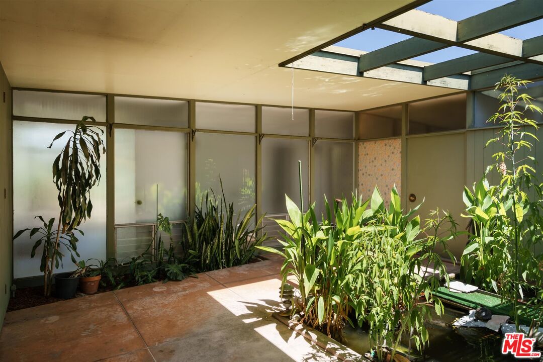 2885 Edgewick Road Glendale, CA 91206 - Photo 2 of 75