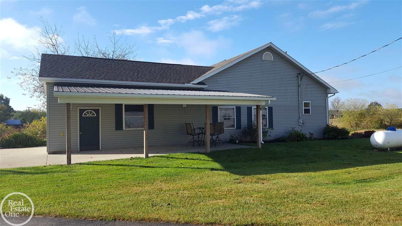 8043 Logana Road Avoca, MI 48006 - Photo 18 of 42 31332838-17.JPG
